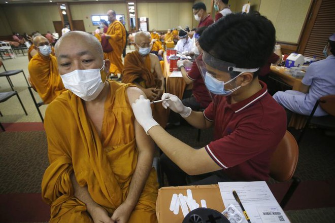 ASEAN nóng rực: Số ca tử vong ở Indonesia cao nhất châu Á; Campuchia bùng nổ ca tử vong, ông Hun Sen ra lệnh gấp - Ảnh 1.