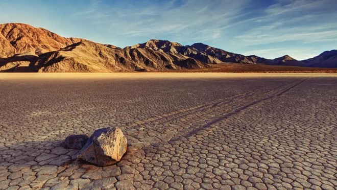 Thung lũng Chết chạm 55 độ C, gần phá kỷ lục nhiệt của Trái đất - Ảnh 1.