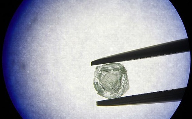 Viên kim cương bọc kim cương 800 triệu năm tuổi ở Nga