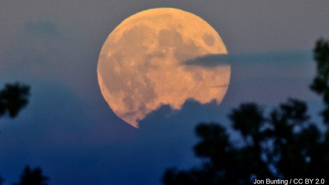 NASA dự đoán quỹ đạo Mặt Trăng chao đảo gây thiên tai liên miên - Ảnh 1.
