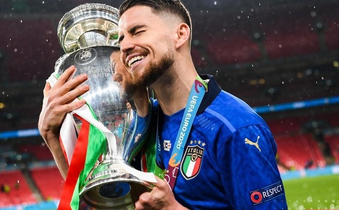 Jorginho đá hỏng penalty nhưng Italia vẫn lên ngôi vô địch. Ảnh: Getty