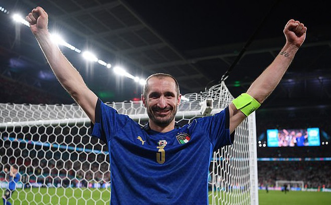 Chiellini chưa nhận được hợp đồng mới từ Juventus dù vừa tỏa sáng tại EURO