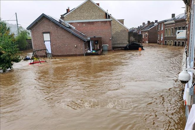 Số nạn nhân thiệt mạng do mưa lũ tại Đức và Bỉ tăng mạnh - Ảnh 2.
