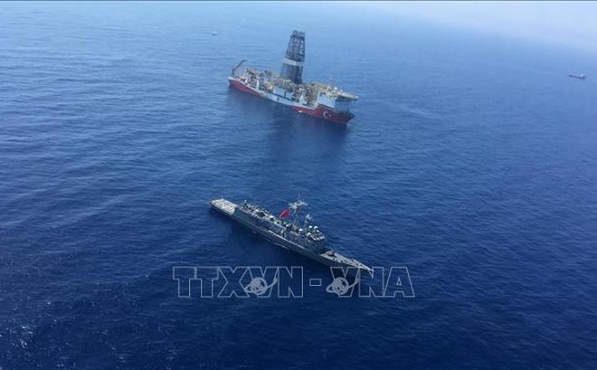 Tàu chiến của hải quân Thổ Nhĩ Kỳ tuần tra trên Địa Trung Hải, gần CH Cyprus. Ảnh: AFP/ TTXVN