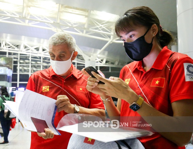 Đoàn thể thao Việt Nam mang mỳ tôm, chia hành lý trước giờ lên đường dự Olympic Tokyo 2020 - Ảnh 1.