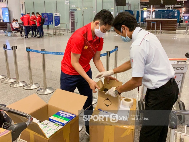 Đoàn thể thao Việt Nam mang mỳ tôm, chia hành lý trước giờ lên đường dự Olympic Tokyo 2020 - Ảnh 4.