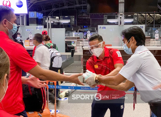 Đoàn thể thao Việt Nam mang mỳ tôm, chia hành lý trước giờ lên đường dự Olympic Tokyo 2020 - Ảnh 5.