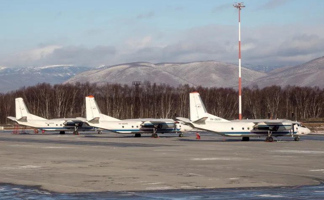 Đội máy bay Antonov của Nga tại sân bay Alizovo. (Ảnh: AP)