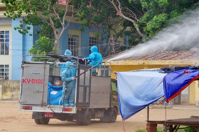 Số ca mắc Covid-19 tăng vọt lên gần 6 nghìn người trong một ngày; Hình ảnh về xác chết do Covid-19 tại TP.HCM là tin giả - Ảnh 1.