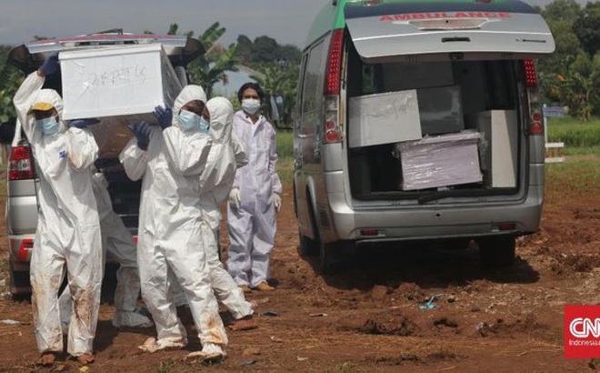 Tử vong do Covid-19 ở Indonesia liên tục tăng kỷ lục (Nguồn: CNN Indonesia)