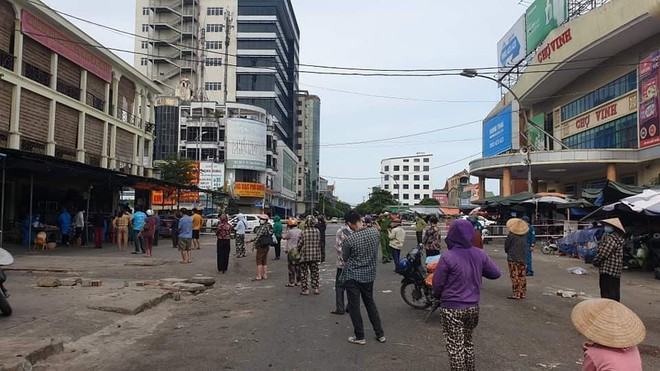 Nghệ An: 6 bệnh nhân mắc Covid-19 chuyển biến nặng, 1 người nguy kịch phải lọc máu liên tục - Ảnh 3. Nghệ An: 6 bệnh nhân mắc Covid-19 chuyển biến nặng, 1 người nguy kịch phải lọc máu liên tục - Ảnh 3.