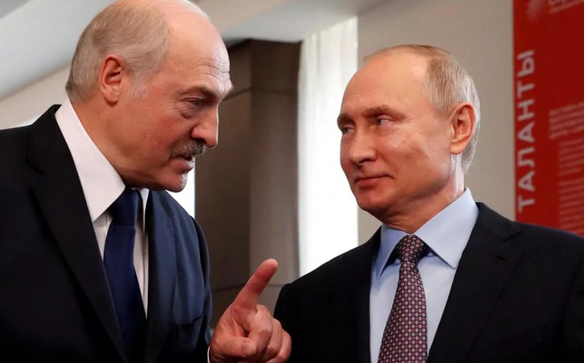 Tổng thống Nga Putin (trái) và Tổng thống Belarus Lukashenko. Ảnh: RFI.