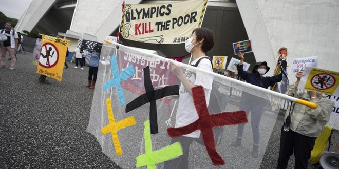 Olympic Tokyo 2020 liên tục bị tấn công bởi những bê bối trước ngày khai mạc - Ảnh 2.