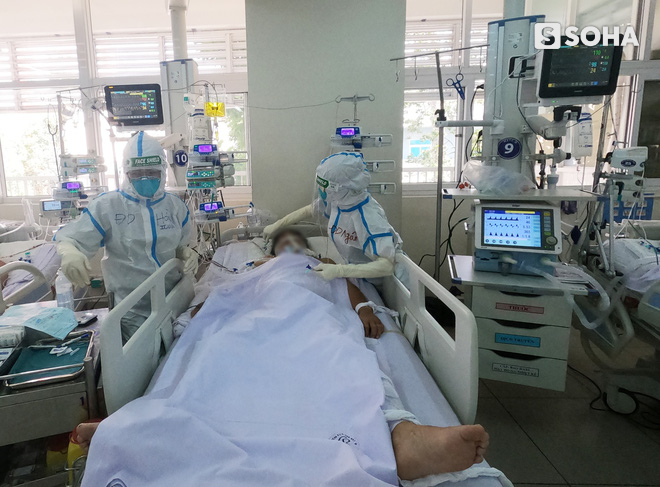 TP.HCM: Xúc động dòng chữ Sài Gòn cố lên! bên trong phòng điều trị BN Covid-19 nặng và nguy kịch - Ảnh 2.