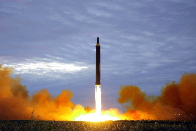 Mắc kẹt giữa Mỹ và Trung Quốc, nhiều nước châu Á tăng tích trữ tên lửa - Ảnh 4.