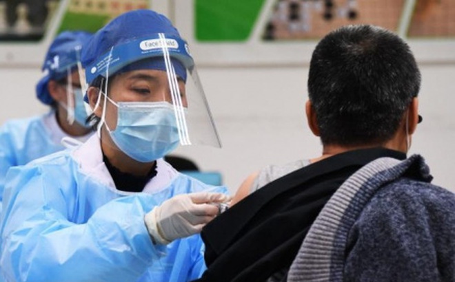 Trung Quốc đang nỗ lực đẩy nhanh chiến dịch tiêm vaccine Covid-19. Ảnh: Tân Hoa Xã