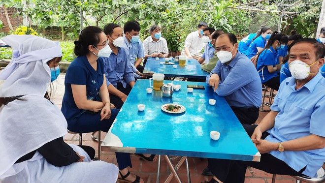 Hoàn cảnh éo le của nữ sinh chống dịch ở TP.HCM không thể về chịu tang cha - Ảnh 2. Hoàn cảnh éo le của nữ sinh chống dịch ở TP.HCM không thể về chịu tang cha - Ảnh 2.