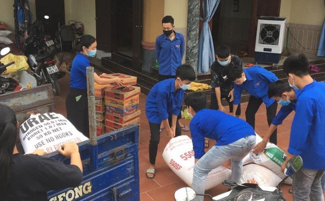 Trong những ngày qua, các cơ sở Đoàn đã quyên góp gạo, lạc, củ quả, miến... hỗ trợ người dân khó khăn tại TP Hồ Chí Minh.