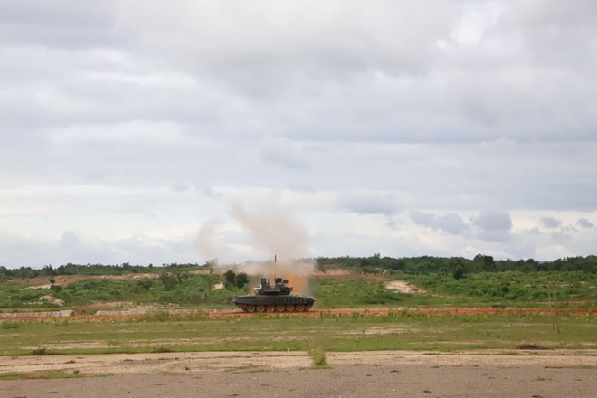 Binh chủng Tăng thiết giáp Lào diễn tập bắn đạn thật - Ảnh 5.