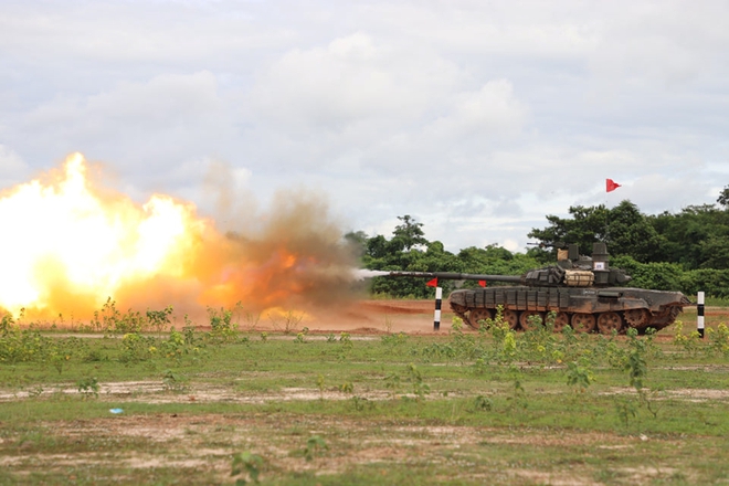 Binh chủng Tăng thiết giáp Lào diễn tập bắn đạn thật - Ảnh 6.