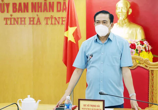 Chủ tịch UBND tỉnh Hà Tĩnh Võ Trọng Hải nói về việc vợ chồng ca sĩ Thủy Tiên phân phối hàng cứu trợ - Ảnh 1.
