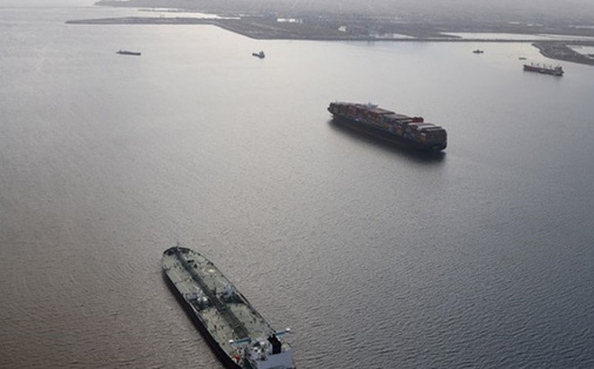 Tàu chở dầu neo chờ ngoài khơi phức hợp cảng Long Beach - cảng Los Angeles, Los Angeles, bang California, Mỹ, ngày 7/4. Ảnh: Reuters.