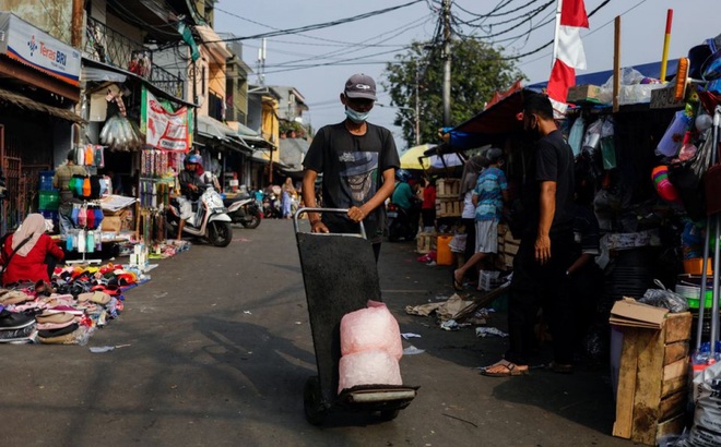 Trong tuần vừa qua, Indonesia có 4 ngày ghi nhận số người chết do Covid-19 cao kỷ lục, trong đó có ngày 23/7 ghi nhận 1.566 ca tử vong. Ảnh: Reuters