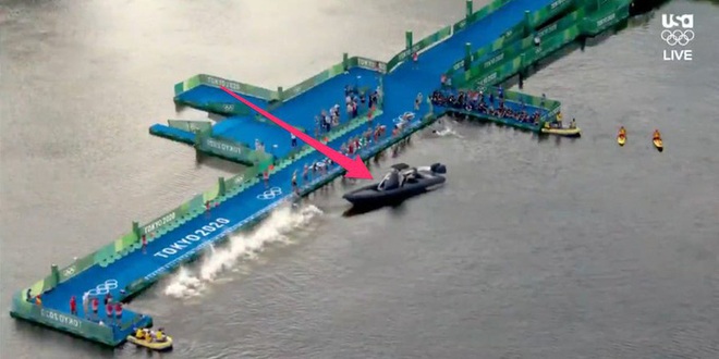 Sự cố nguy hiểm tại phần thi 3 môn phối hợp ở Olympic Tokyo - Ảnh 3.