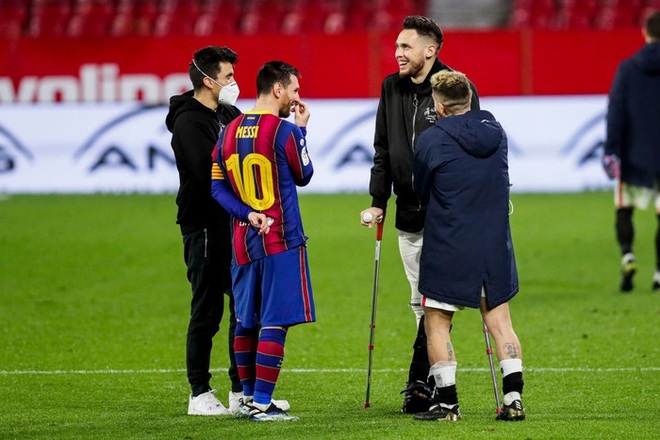 Cầu thủ Argentina bỏ ảnh với vợ con, để ảnh chụp cùng Messi làm hình nền điện thoại - Ảnh 2.