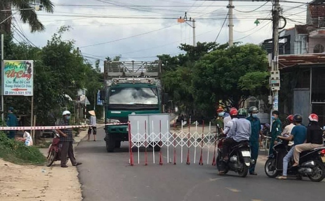 Một khu vực ở huyện Phù Cát bị phong tỏa sau khi xác định nơi này có ca mắc Covid-19