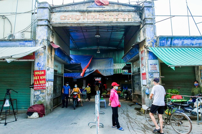 Hà Nội bắt đầu phát phiếu đi chợ cho người dân theo ngày chẵn, ngày lẻ - Ảnh 2.