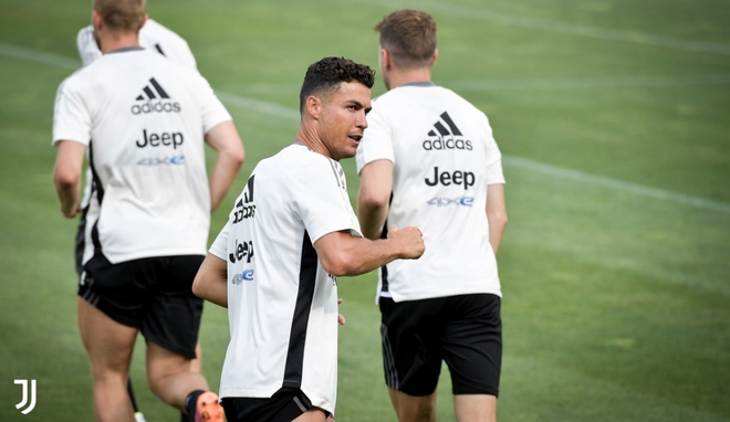 Cristiano Ronaldo gây xúc động khi trở lại hội quân với Juventus - Ảnh 6.