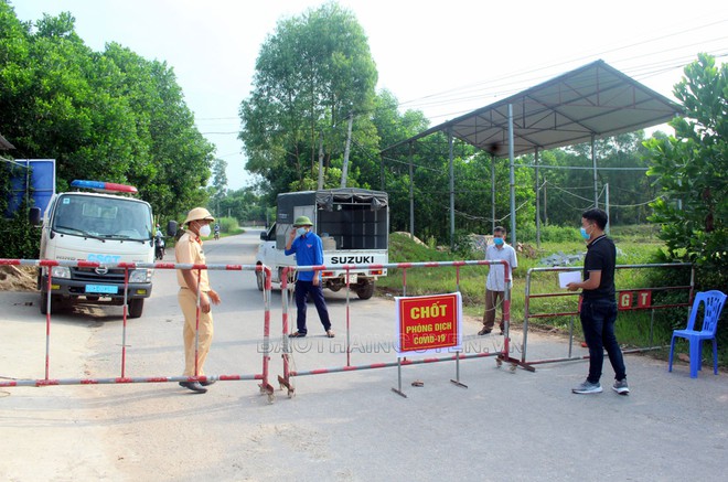 Đề nghị xử lý thanh niên nhổ nước bọt ra thang máy ở Hà Nội, đưa đi xét nghiệm COVID-19; UBND quận 3 báo cáo về trường hợp 1 người tử vong tại nhà - Ảnh 1.