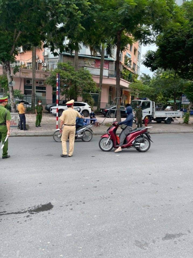  Sau 5 ngày giãn cách, Hà Nội xử phạt gần 5 tỷ đồng tiền vi phạm phòng chống dịch  - Ảnh 1.