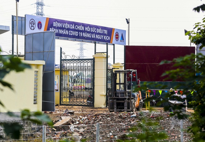 Hà Nội: Hàng trăm công nhân thần tốc xây dựng bệnh viện dã chiến điều trị bệnh nhân COVID-19 - Ảnh 7.