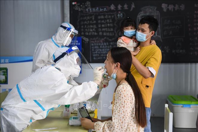 Mỹ sẽ có vaccine Covid-19 dạng uống?; Trung Quốc thủng phòng tuyến, dịch bùng phát lớn nhất 7 tháng qua - Ảnh 1.