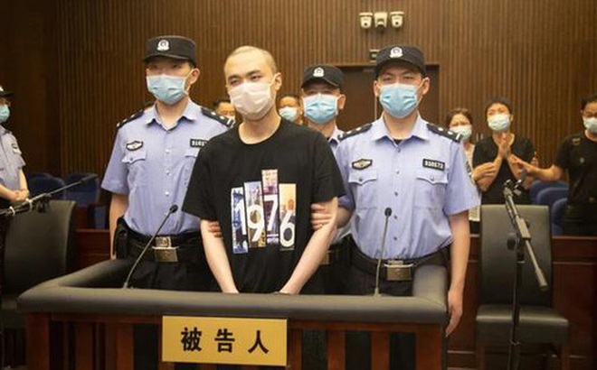 Yan Haojie tại phiên toà. Ảnh: Toà án nhân dân trung cấp số 1 Thượng Hải