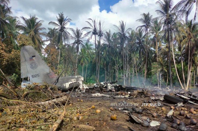 NÓNG: 17 người thiệt mạng trong vụ máy bay C-130 rơi ở Philippines - Hiện trường kinh hoàng! - Ảnh 3.