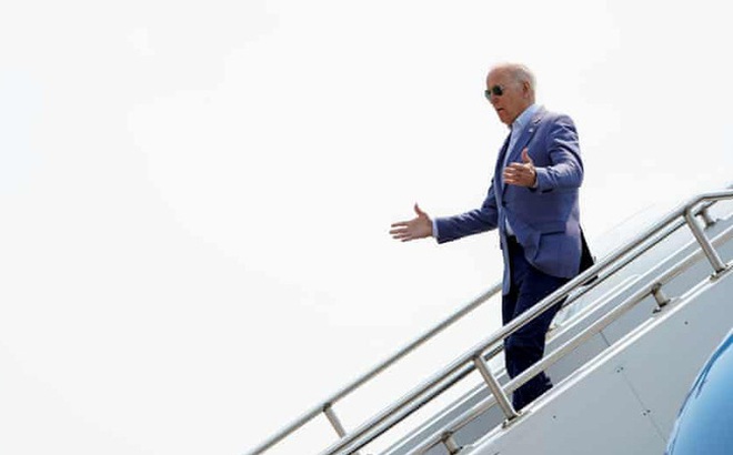 Tổng thống Joe Biden đến TP Traverse, bang Michigan, ngày 3-7. Ảnh: Reuters