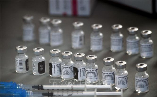 Vaccine ngừa COVID-19 của Hãng Pfizer-BioNTech. Ảnh: AFP/TTXVN