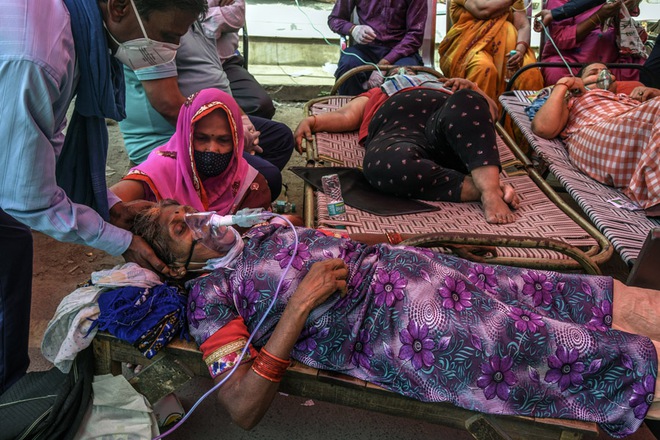 Ấn Độ: Chuông báo động réo khắp bệnh viện trong đêm, bệnh nhân kêu cứu vì oxy cạn kiệt - Ảnh 2.
