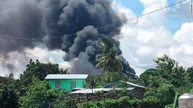 Hiện trường thảm khốc vụ rơi máy bay quân sự Philippines, ít nhất 45 người thiệt mạng - Ảnh 4.