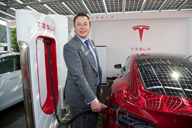 Elon Musk liên tục nổ về chế độ tự lái, khách hàng liền đổi tên xe Tesla thành Hai Tuần - dân mạng cười nắc nẻ - Ảnh 3.