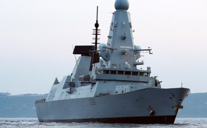 Tàu khu trục HMS Defender của Hải quân Hoàng gia Anh. Ảnh: Reuters