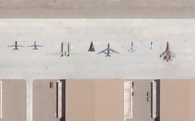 Các hình ảnh vệ tinh gần đây do The War Zone đăng tải cho thấy sự hiện diện của rất nhiều máy bay không người lái, bao gồm các loại Wing Loong và Sharp Sword, trước nhà chứa UAV tại căn cứ không quân Malan ở tỉnh Tân Cương