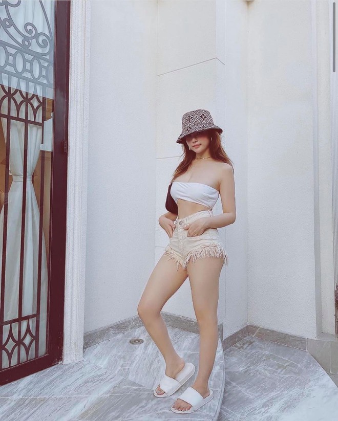 Ngoại h&igrave;nh trẻ đẹp, gợi cảm của Huyền Baby ở tuổi 32 - Ảnh 2.