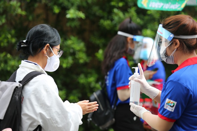 Hơn 1 triệu thí sinh bắt đầu thi tốt nghiệp THPT 2021 môn Văn - Ảnh 4.