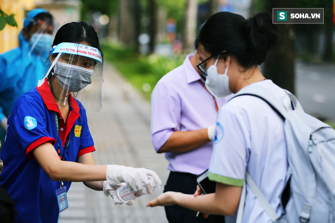 Nữ sinh trong khu phong toả tại TP.HCM được đặc cách tham dự kỳ thi tốt nghiệp THPT - Ảnh 2.