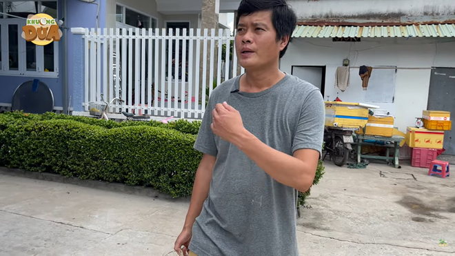 Phó GĐ Điền quân Khương Dừa và bố vợ miễn toàn bộ tiền trọ cho khách, còn cho thêm tiền - Ảnh 1.