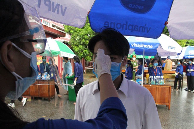 Hơn 1 triệu thí sinh bắt đầu thi tốt nghiệp THPT 2021 môn Văn - Ảnh 6.